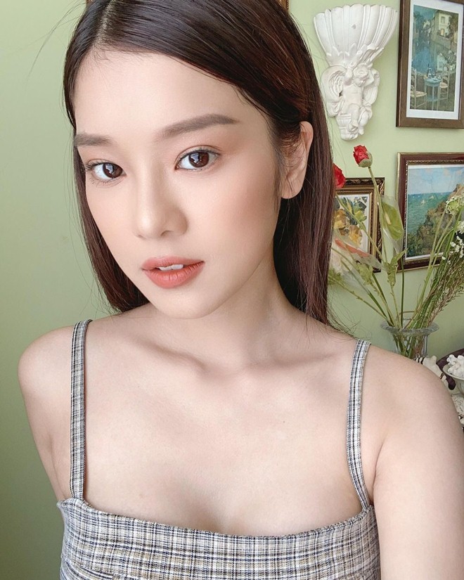 Ca sĩ 25 tuổi có 3 căn nhà ở Sài thành tung ảnh bikini nóng rẫy - 10