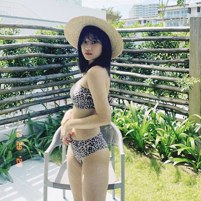 Ca sĩ 25 tuổi có 3 căn nhà ở Sài thành tung ảnh bikini nóng rẫy - 6