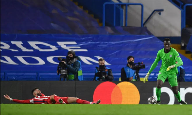 Huyền thoại MU mỉa mai điều gì vì Chelsea thoát penalty trận thắng Atletico? - 3