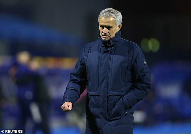 Mourinho và Tottenham ôm hận