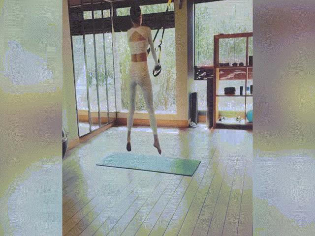 Làm đẹp - "Gái 3 con trông mòn con mắt" Hà Hồ đẹp bền bỉ, dáng dấp quá sexy ở tuổi U40