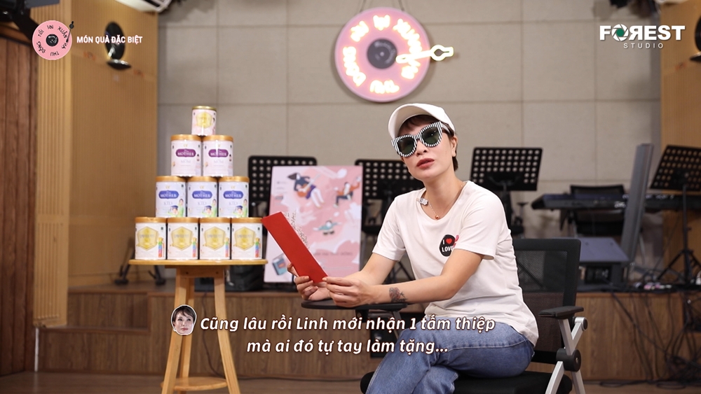 Ca sĩ Uyên Linh khiến Hòa Minzy bị "khớp tinh thần" - 1