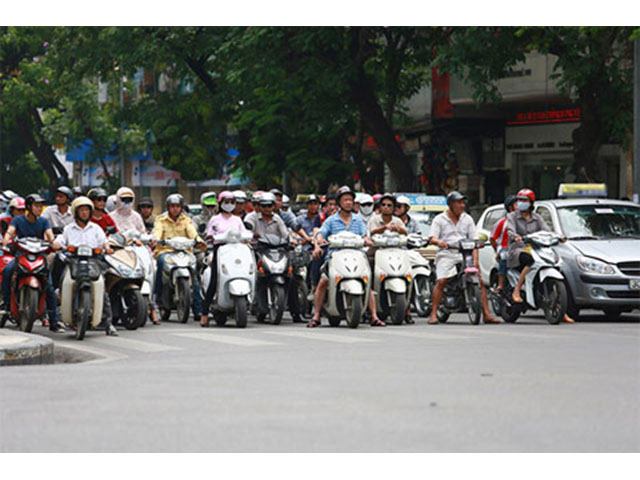 Thế giới xe - Tắt xe máy khi dừng đèn đỏ: Nên hay không?