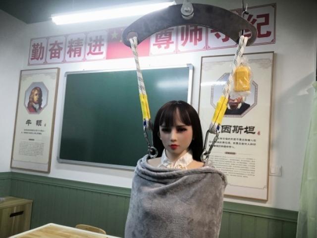 Bạn trẻ - Cuộc sống - Kinh doanh thất bại, ông chủ 34 tuổi khởi nghiệp bằng dịch vụ búp bê "người lớn" gây tranh cãi