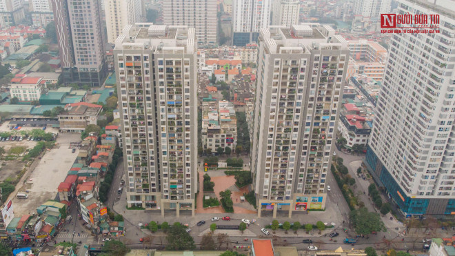 Trong danh sách những khu đất vàng sau khi di dời các nhà máy, xí nghiệp đã biến thành các cao ốc chung cư, văn phòng và trung tâm thương mại không thể không nhắc đến khu đất rộng 18.000m2 nằm tại số 82 Nguyễn Tuân (quận Thanh Xuân, Hà Nội).