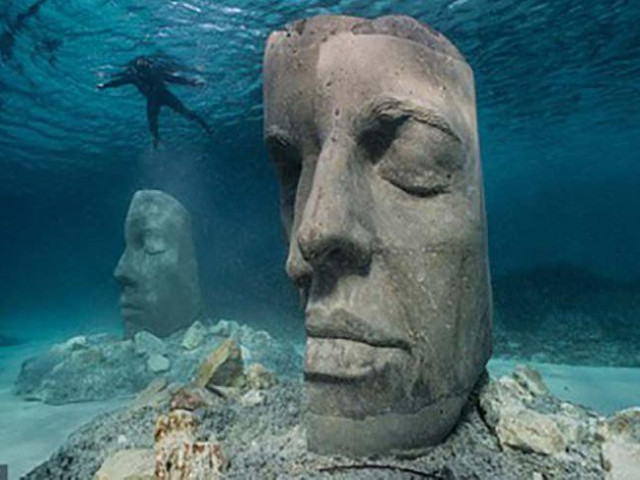 Du lịch - Độc đáo triển lãm dưới đại dương với tác phẩm điêu khắc nặng 10 tấn