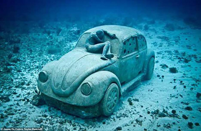 Một trong số tác phẩm điêu khắc gây ấn tượng trong buổi triển lãm của deCaires Taylor ở triển lãm dưới nước Cancun