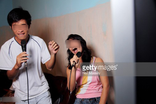 Tình trạng hát karaoke không kiểm soát gây khó chịu cho mọi người xung quanh khá phổ biến ở Việt Nam và châu Á. Ảnh minh họa: Getty