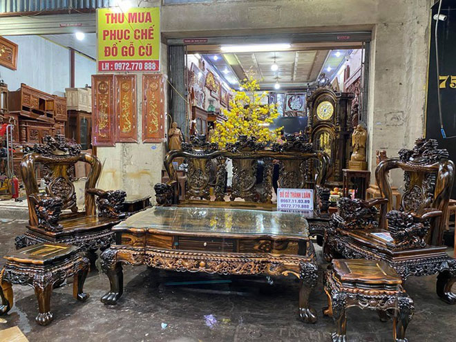 Mẫu bàn ghế phòng khách được chạm khắc tinh xảo tại Đồ gỗ cổ truyền cao cấp Thành Luân.