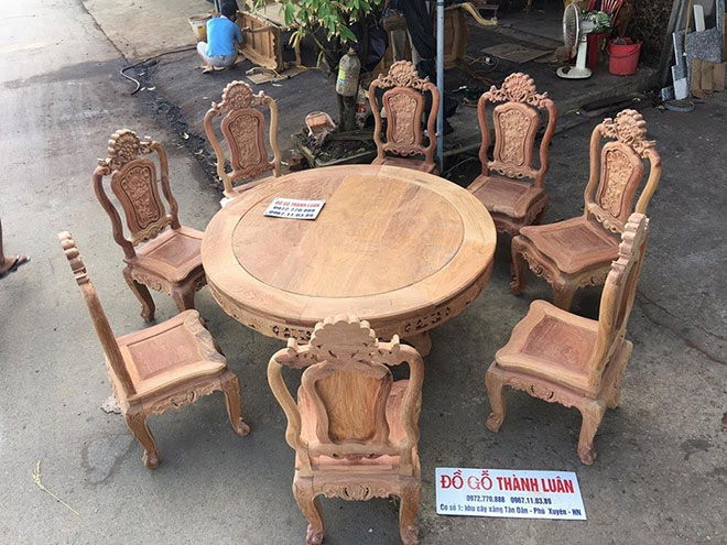 Bàn ăn sang trọng cũng là một lựa chọn không tồi cho tổ ấm của bạn.