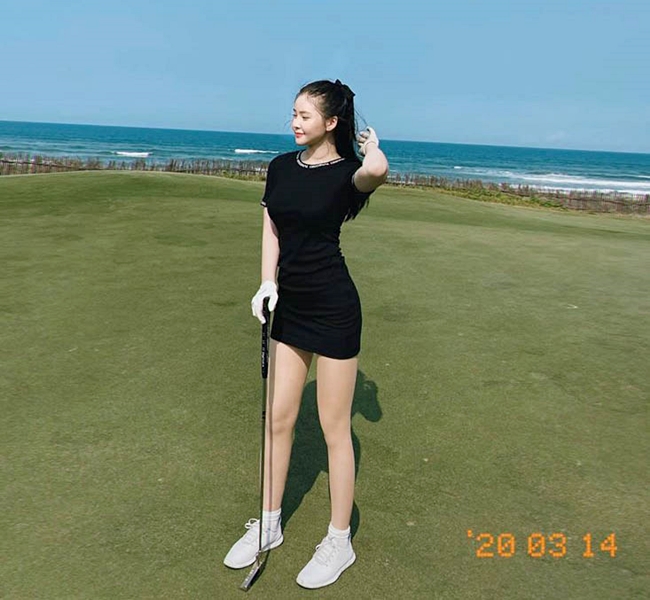Golf không chỉ là môn thể thao quý tộc để thể hiện đẳng cấp mà còn có lợi cho sức khỏe và cả việc giữ dáng, giảm cân của phái đẹp. 
