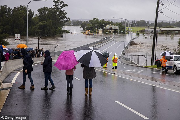 Người dân Úc trải qua trận lụt tồi tệ nhất trong hàng thập kỷ.