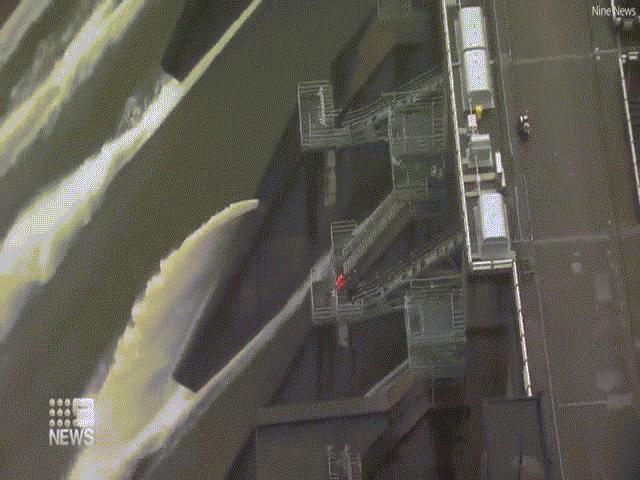 Thế giới - Video: Đập thủy điện Úc xả lũ lớn nhất trong 30 năm, Sydney chìm trong ngập lụt