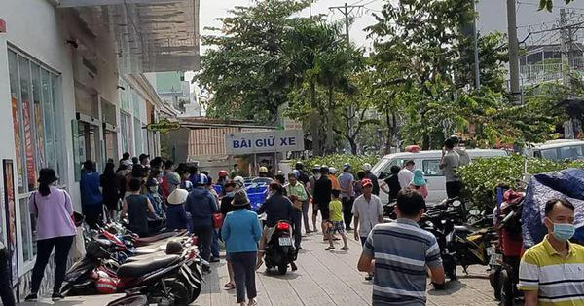 Pháp luật - Gia đình đau xót nhận thi thể hai nữ sinh rơi lầu ở quận 12, TP.HCM