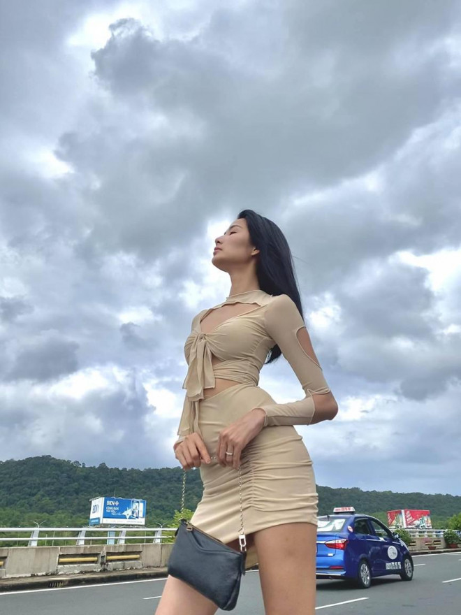 Hoa hậu Thu Thảo tái xuất đẹp như hoa, Tiểu Vy trễ nải vòng một cực nóng bỏng - 11
