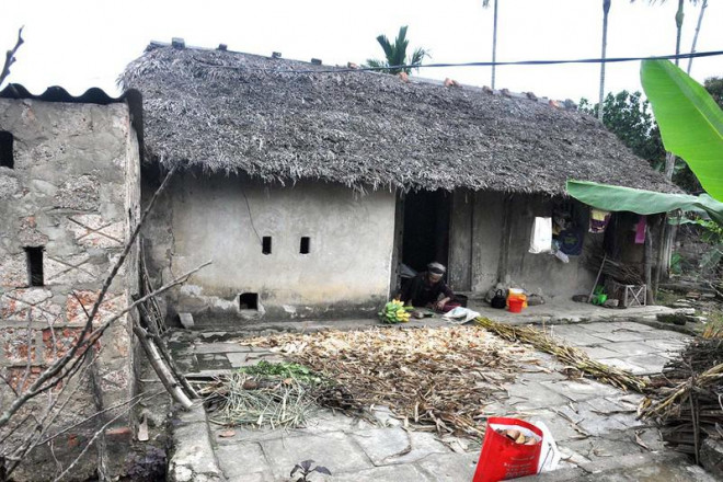 Ngôi nhà lụp xụp của bà Thước. Ảnh: ĐẶNG TRUNG&nbsp;