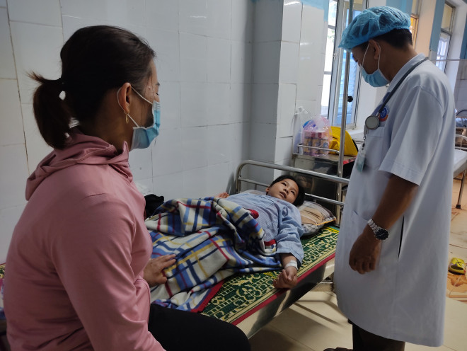 Sự phối hợp quản lý giữa nhà trường và gia đình là rất quan trọng cho sự an toàn của học sinh.