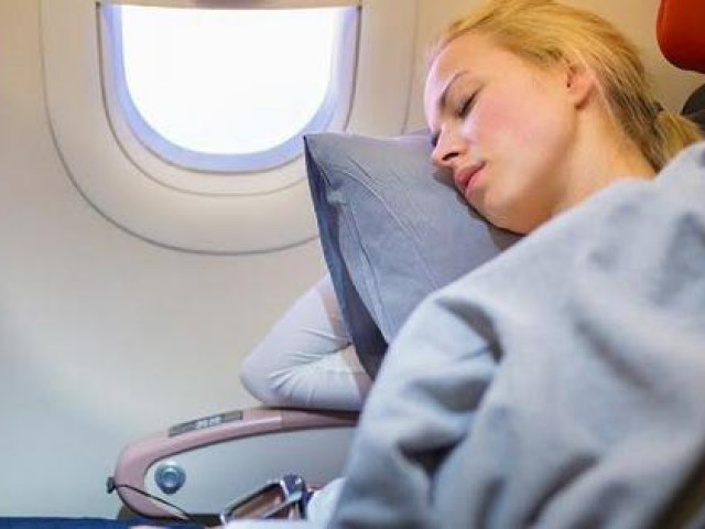 Sức khỏe đời sống - 10 điều không ngờ cơ thể phải gánh chịu khi đi máy bay