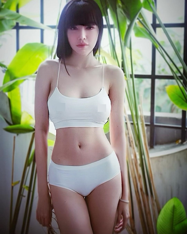 Hiện tại, công chúng thấy Elly Trần vẫn theo đuổi hình ảnh gợi cảm với những ý kiến khen chê khác nhau.&nbsp;
