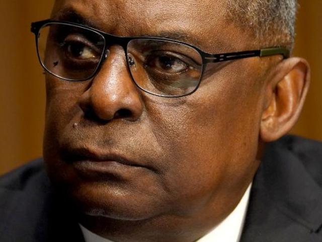 Thế giới - Bộ trưởng Quốc phòng Mỹ bất ngờ tới Afghanistan