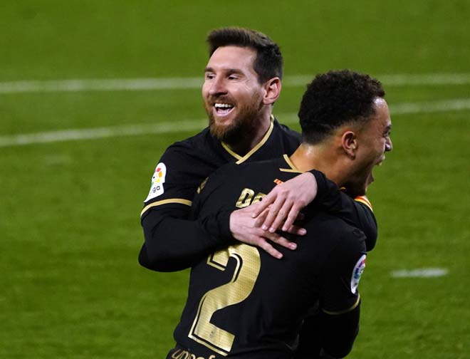 Messi và Dest cùng lập một cú đúp vào chiến thắng 6-1 của Barcelona trước Sociedad