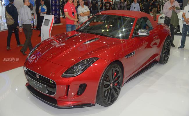 Trước đó, cô cũng từng chi 12,6 tỷ để sở hữu chiếc xe mui trần Jaguar F-Type R Convertible - mẫu xe của thương hiệu nổi tiếng Anh quốc.
