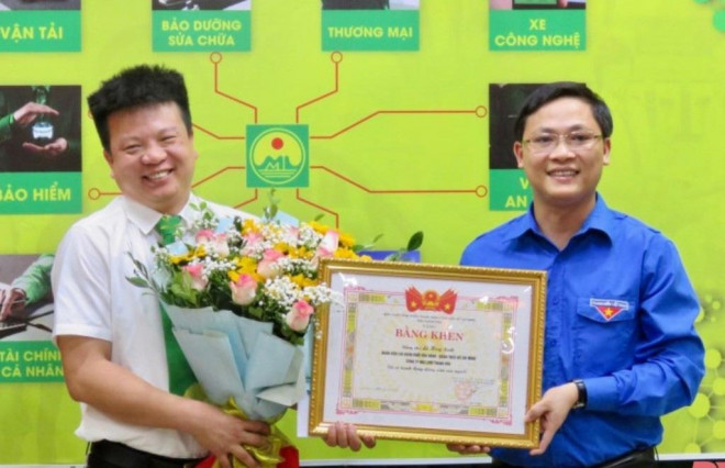 Anh Lê Huy Sinh được Tỉnh đoàn Thanh Hóa tặng bằng khen vì hành động dũng cảm cứu người