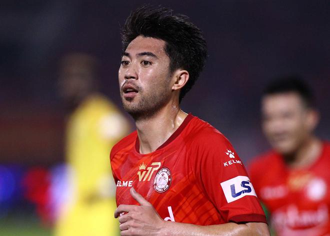 Lee Nguyễn là tâm điểm trận đấu giữa CLB TP Hồ Chí Minh và Hà Nội. Ảnh: QT
