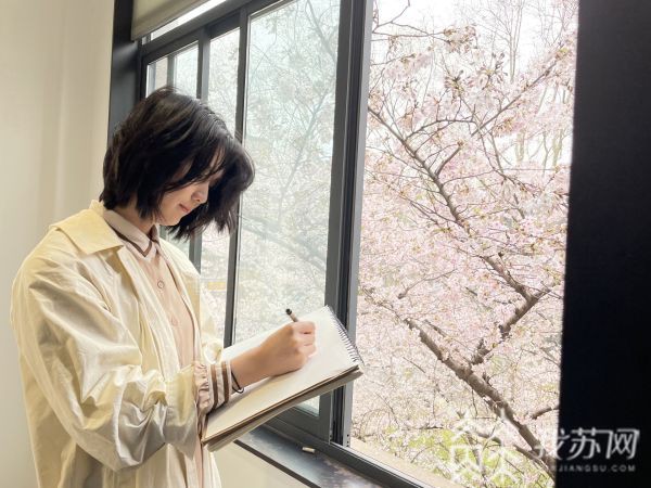 Sinh viên tới đây để vẽ tranh - Ảnh: ourjiangsu.com