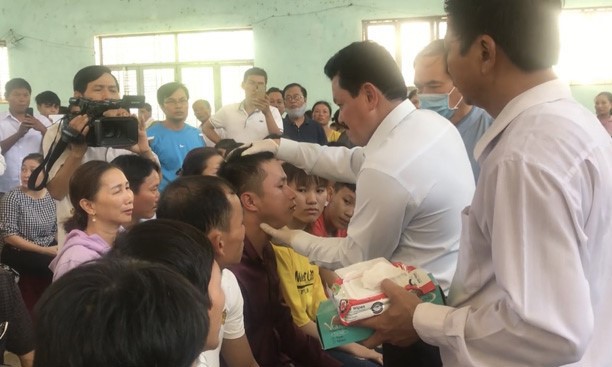 Ông Võ Hoàng Yên khám chữa bệnh tại huyện Bình Sơn, tỉnh Quảng Ngãi vào tháng 7/2020 (Ảnh: NLĐ)