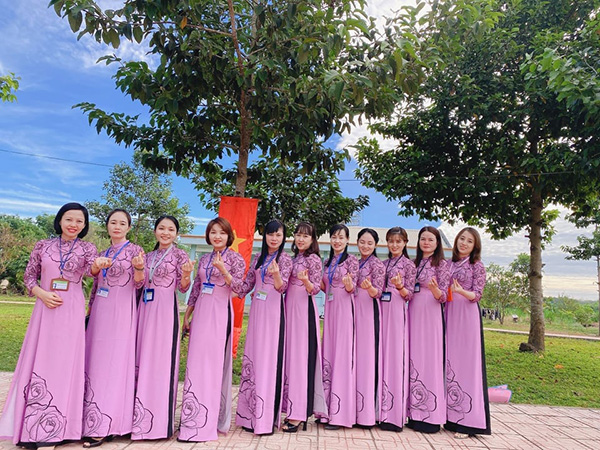 Xưởng May Áo Dài Hà Nội chia sẻ kinh nghiệm may áo dài đồng phục bạn nên biết - 2