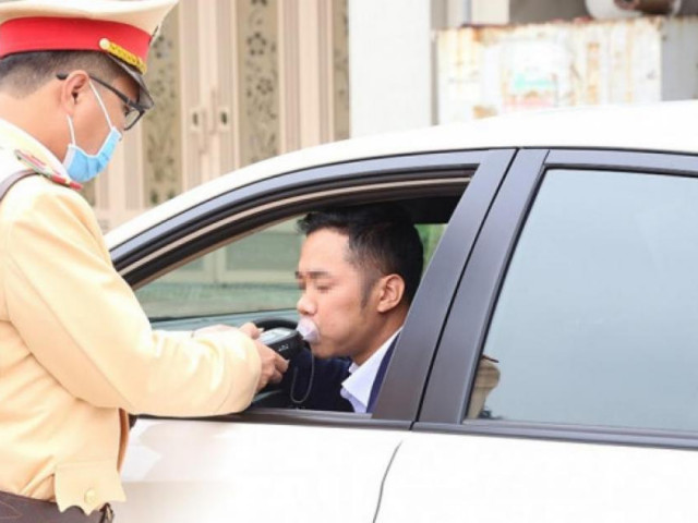 Tin tức trong ngày - Nể bạn uống 1 lon bia, bị phạt 7 triệu đồng