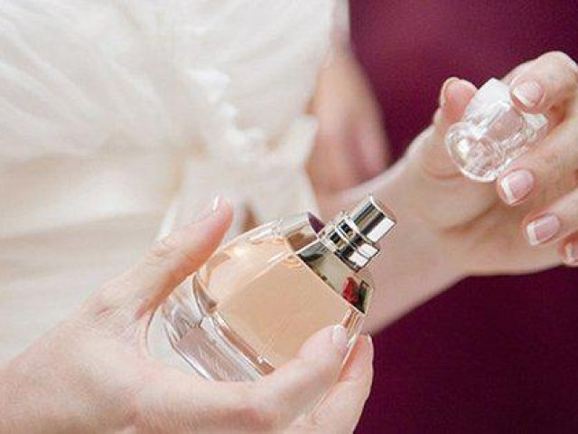 Sức khỏe đời sống - Chớ dại xịt nước hoa vào những vị trí này trên cơ thể kẻo hại sức khỏe