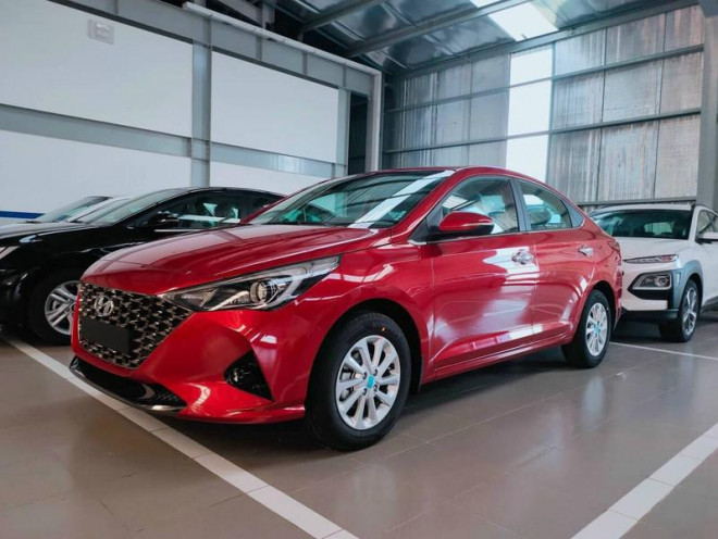 Cú đánh bại bất ngờ giữa Hyundai Accent và Toyota Vios.