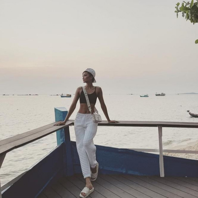 Lương Thùy Linh, Châu Bùi… cùng loạt sao Việt lăng xê kiểu áo đánh tan cái nóng đầu Hè - 8