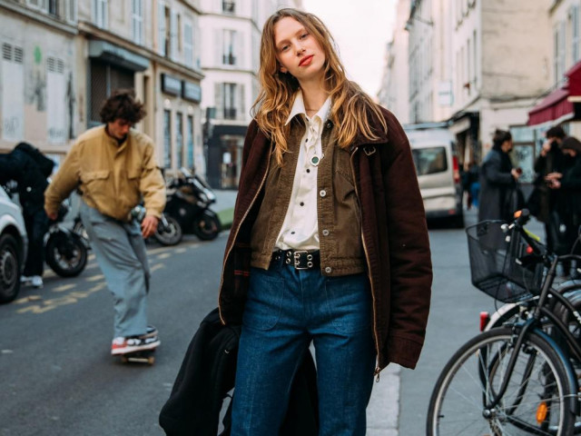 Thời trang - Mặc gì để vừa hợp dáng vừa trendy nhất năm nay? Chọn liền quần denim ống rộng!