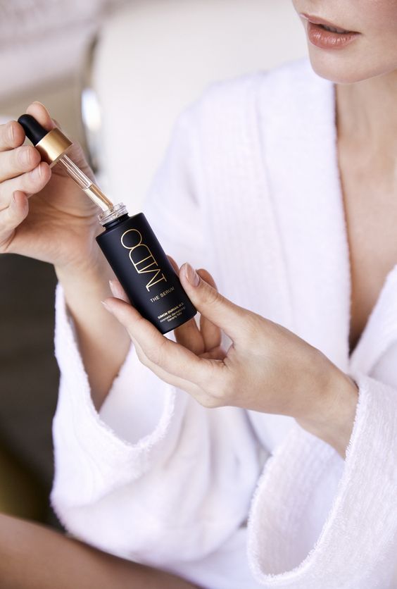 Cách tự tạo toner hoa hồng, trà xanh giúp làn da sáng mịn - 2