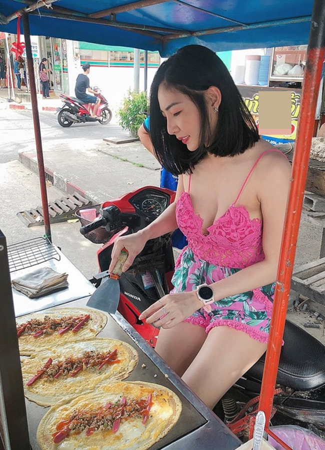 Ăn cho mình, mặc cho người, nhưng quan niệm này đã dần dần bị biến tướng nên việc diện đồ sexy của nhiều cô gái trẻ ngày nay lại không phải là vấn đề quá to tát.
