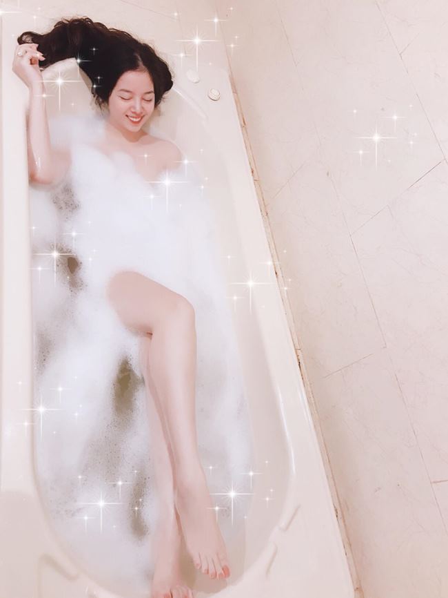 Trước ý kiến cho rằng các nữ diễn viên đóng cảnh gợi cảm vì nhận được cát-xê cao, Thanh Hiền thẳng thắn đáp trả: "Chúng tôi không đánh đổi gì hết và chúng tôi là diễn viên. Việc nhận vai diễn và diễn xuất&nbsp;là nghề nghiệp của chúng tôi. Cát-xê&nbsp;của chúng tôi đúng với công sức và mức thu nhập hiện thời chứ không có cao hơn."
