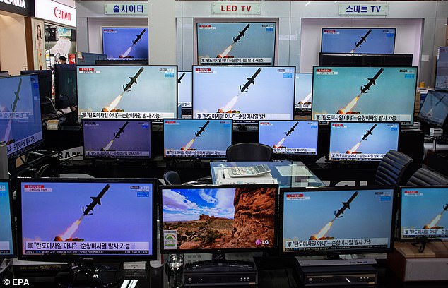 Truyền hình Hàn Quốc đưa tin về các vụ phóng tên lửa của Triều Tiên.