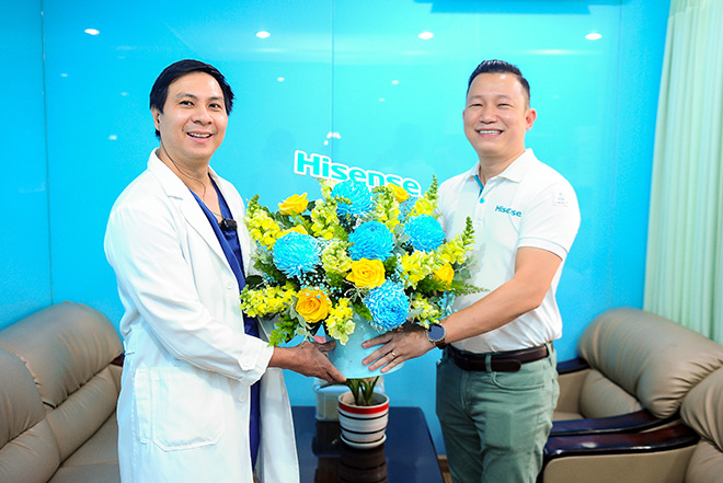 Quỹ Hi S từ Hisense Việt Nam đến thăm, động viên và hỗ trợ tuyển thủ Hùng Dũng 50 triệu đồng - 3