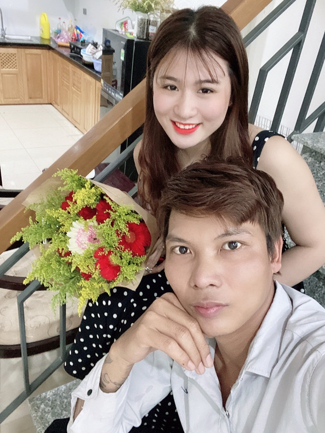 Khi có cuộc sống ổn định nhờ công việc Youtuber, Lộc Fuho cũng công khai nhiều hình ảnh tình tứ với bạn gái xinh đẹp.

