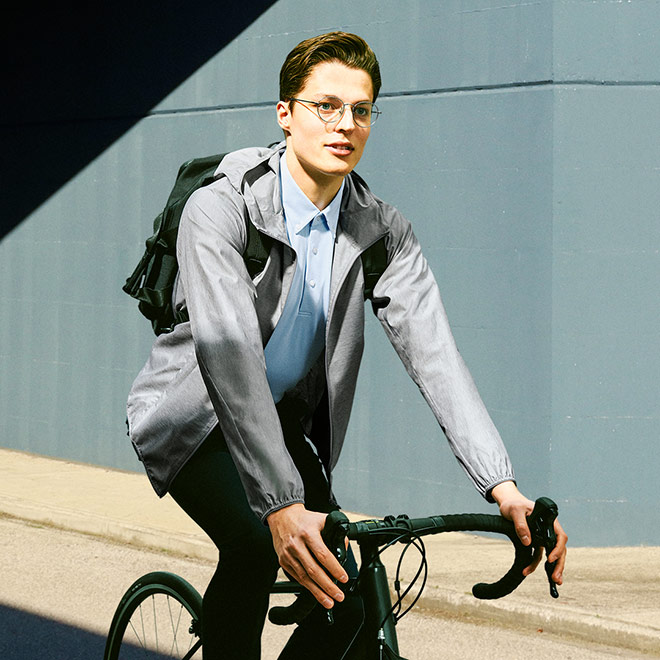 Trang phục chống tia UV chuẩn sẽ hấp thụ và phản xạ tia UV A và UV B ngay lập tức bởi công nghệ chế tác sợi vải, mang đến hiệu quả chống nắng đến hơn 90%.