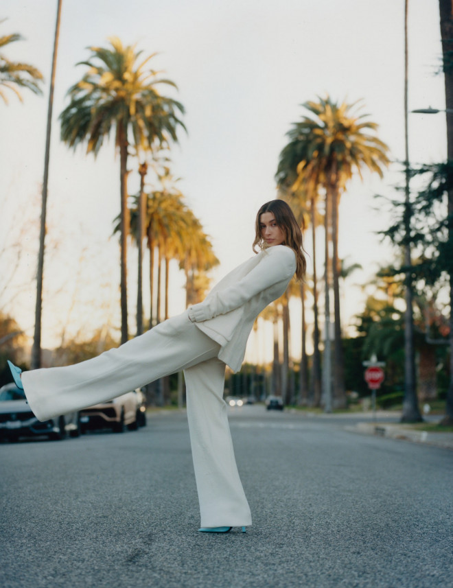  Từ Louis Vuitton đến Jacquemus đều cho ra mắt những chiếc quần ống rộng tuyệt hảo.