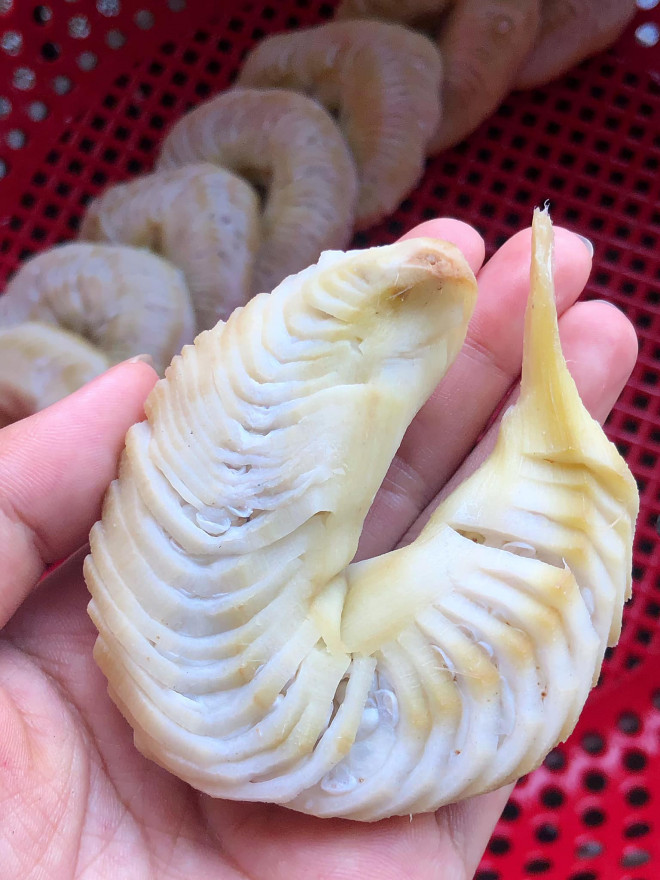 Luộc chuối ngập nước chống thâm đen