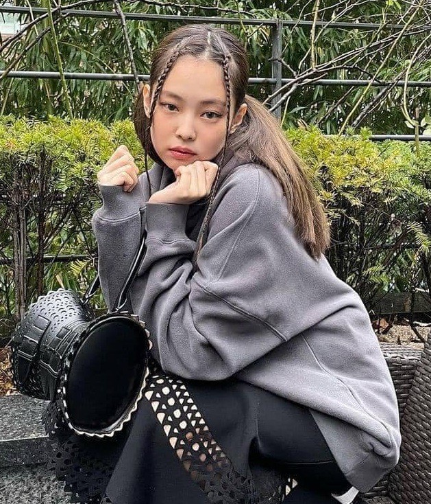 Không phải idol xinh đẹp nhất nhưng Jennie chính là cô gái “cân được mọi kiểu tóc” - 3