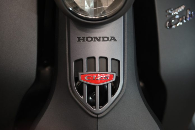 Huyền thoại 2021 Honda C125 thêm bản đen tuyền, nhìn cực chất - 16