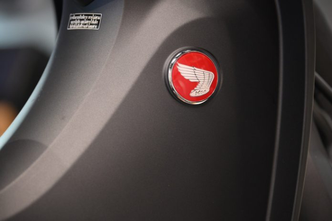Huyền thoại 2021 Honda C125 thêm bản đen tuyền, nhìn cực chất - 11