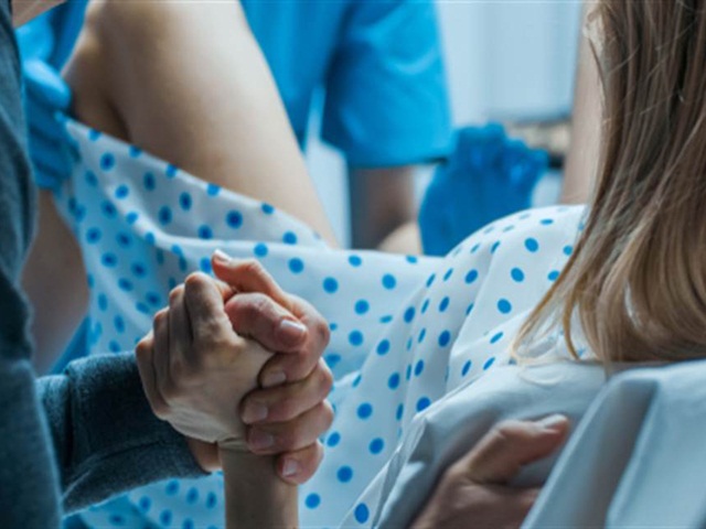 Bạn trẻ - Cuộc sống - Cùng vợ vào phòng sinh, chồng 3 năm không thể sinh hoạt vợ chồng