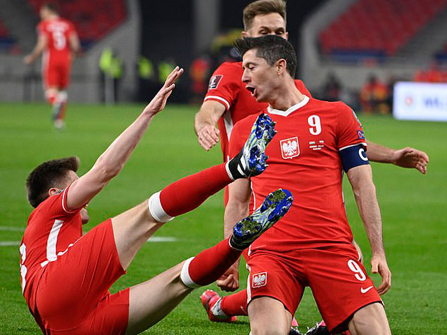 Bóng đá - Lewandowski lại "nổ súng", cứu nguy Ba Lan nghẹt thở ở trận cầu 6 bàn